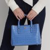 New England Blue Kadın Ralph Lauren Kabartmalı Deri Orta Boy Marcy Çanta New England Blue Kadın Ralph Lauren Kabartmalı Deri Orta Boy Marcy Çanta