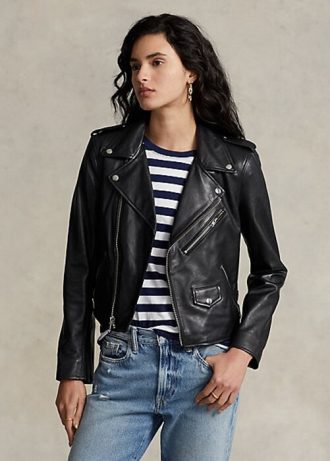 Siyah Kadın Ralph Lauren Tam tahıllı, yumuşak koyun derisinden üretilen bu lüks Polo tarzı, şehir merkezi havasını ve özgür ruhlu stili yansıtıyor. Ceketler Siyah Kadın Ralph Lauren Tam tahıllı, yumuşak koyun derisinden üretilen bu lüks Polo tarzı, şehir merkezi havasını ve özgür ruhlu stili yansıtıyor. Ceketler